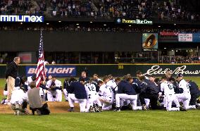 Seattle Mariners pray for victims of terror attacks after win